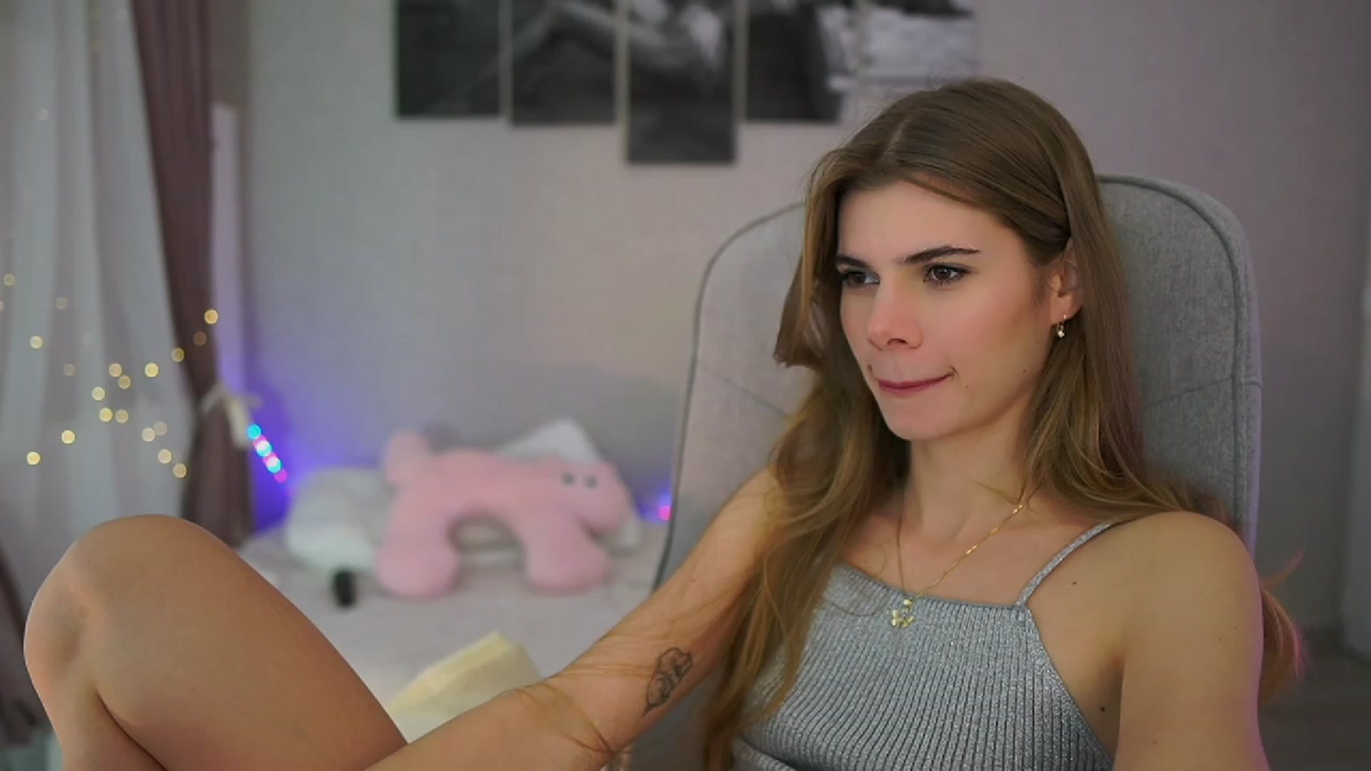 Gallery image thumbnail from RileyReid_18's myfreecams stream on, 11/17/2023, 16:50 image 13 of 20