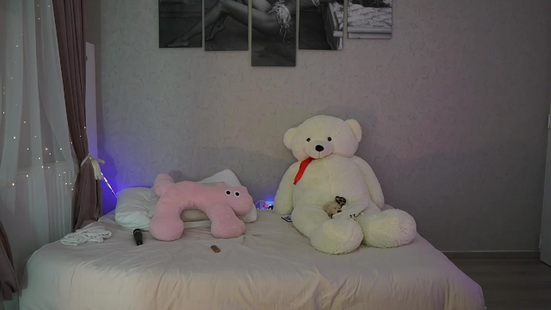 Gallery image thumbnail from RileyReid_18's myfreecams stream on, 11/17/2023, 16:50 image 7 of 20