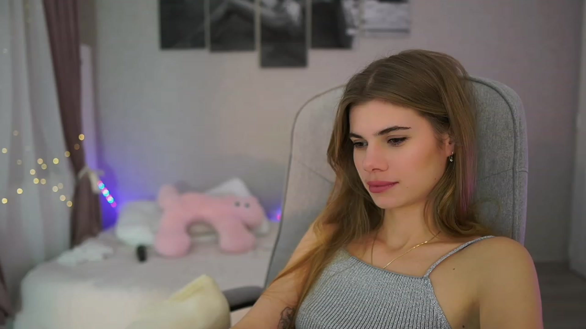 Gallery image thumbnail from RileyReid_18's myfreecams stream on, 11/17/2023, 17:41 image 9 of 20