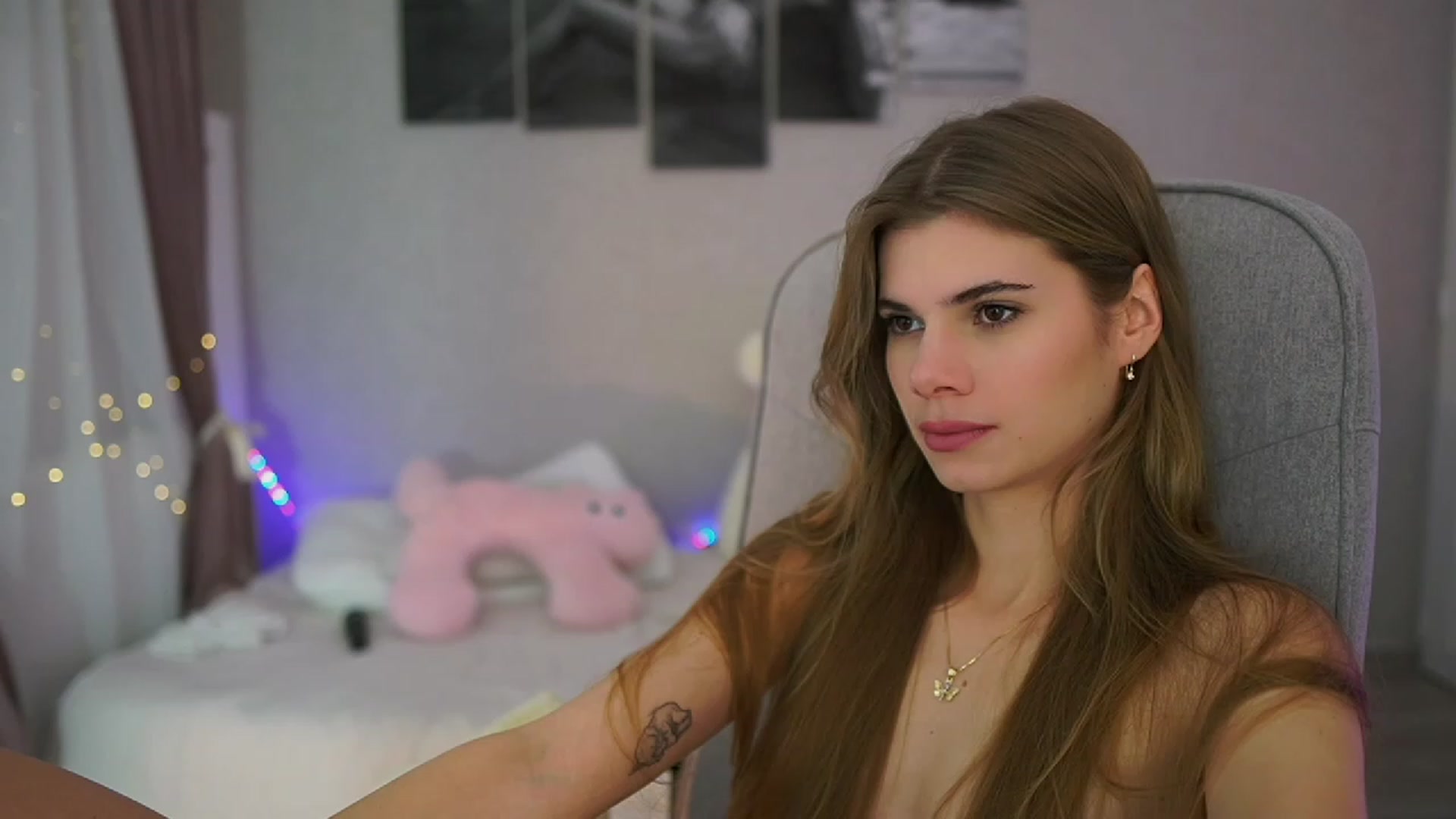 Gallery image thumbnail from RileyReid_18's myfreecams stream on, 11/17/2023, 17:41 image 16 of 20