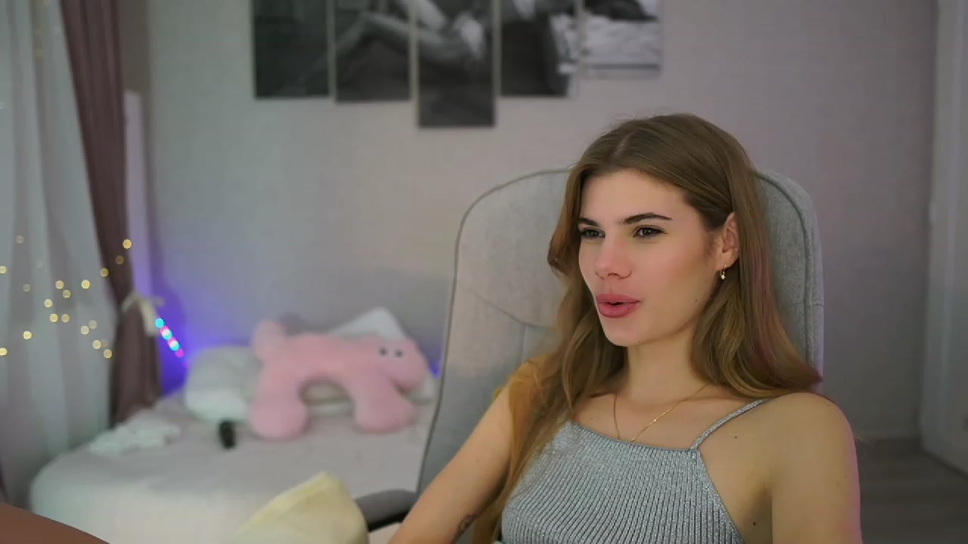 Gallery image thumbnail from RileyReid_18's myfreecams stream on, 11/17/2023, 17:41 image 3 of 20