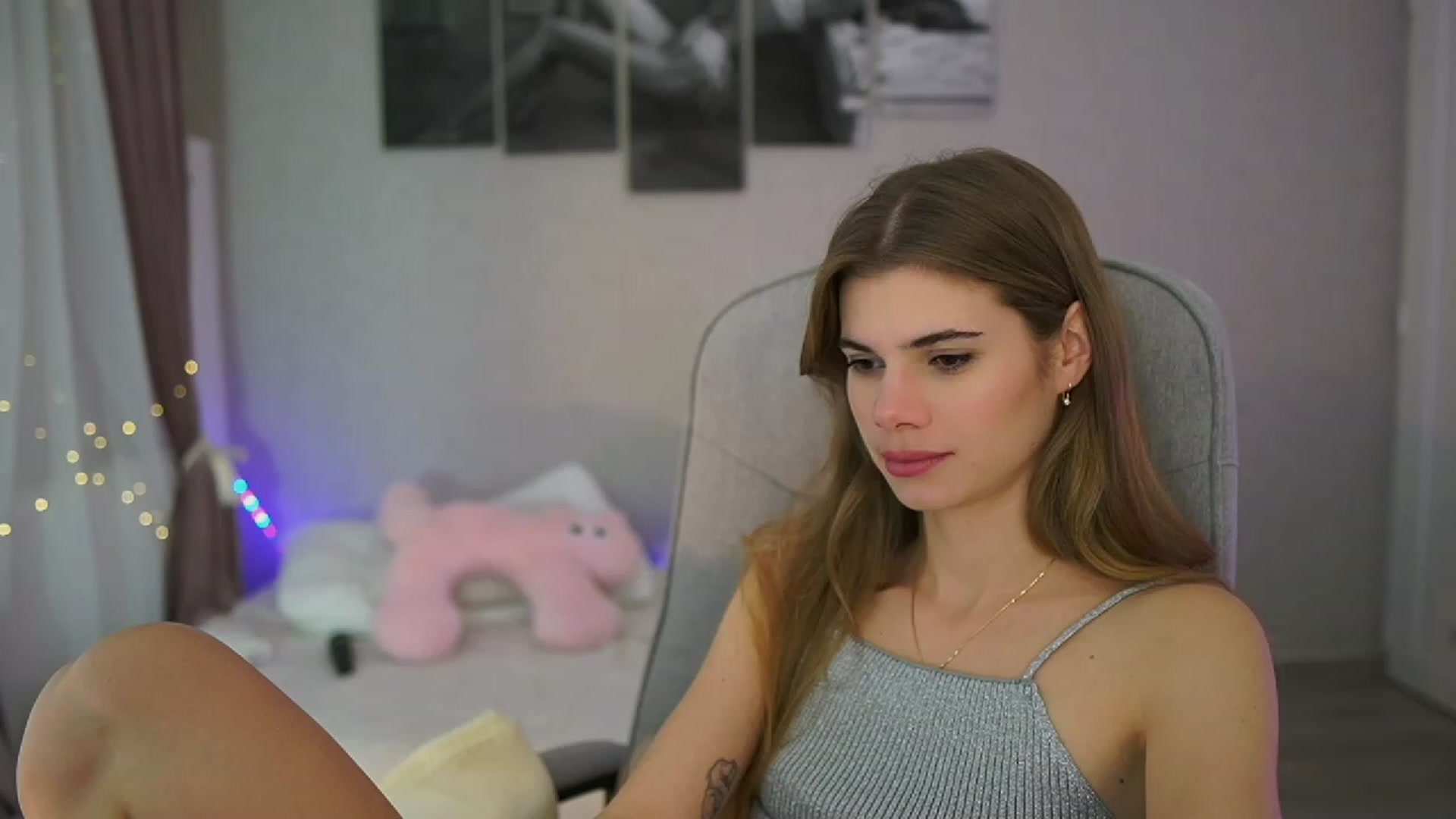 Gallery image thumbnail from RileyReid_18's myfreecams stream on, 11/17/2023, 17:41 image 2 of 20
