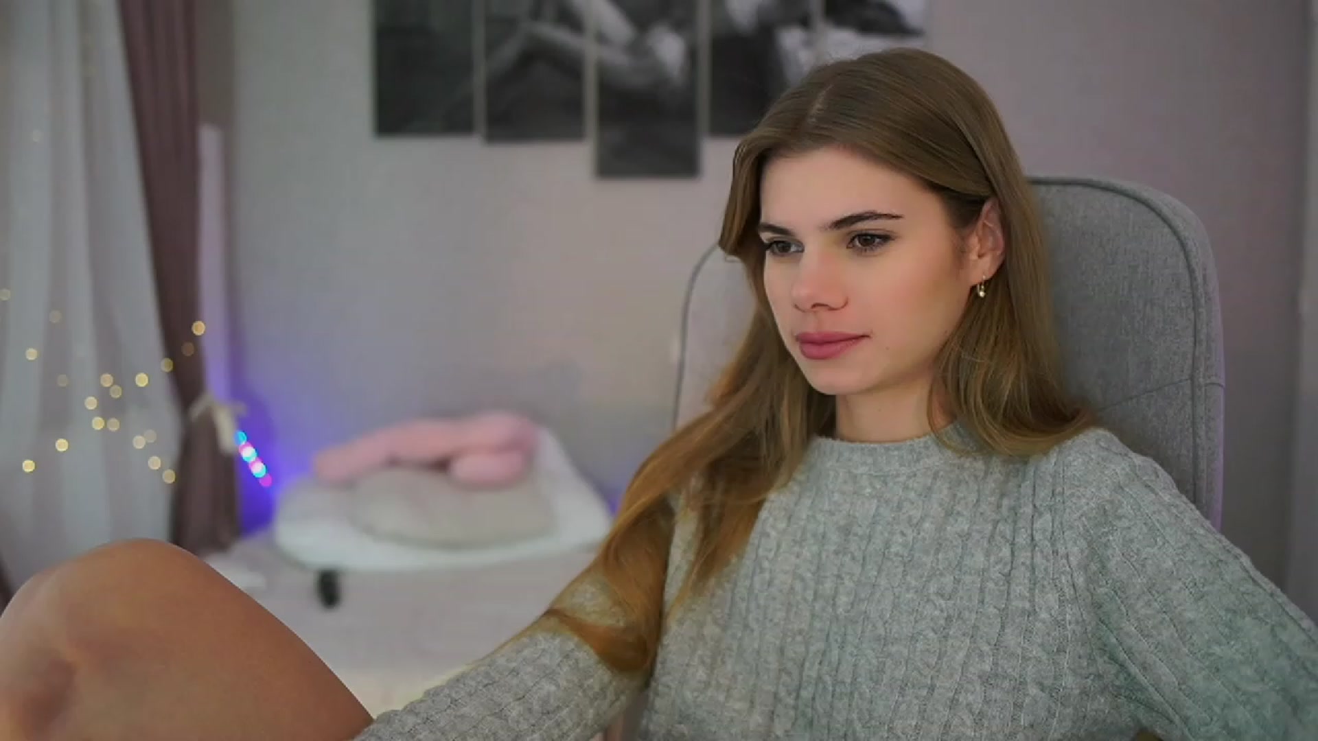 Gallery image thumbnail from RileyReid_18's myfreecams stream on, 11/17/2023, 19:02 image 4 of 20