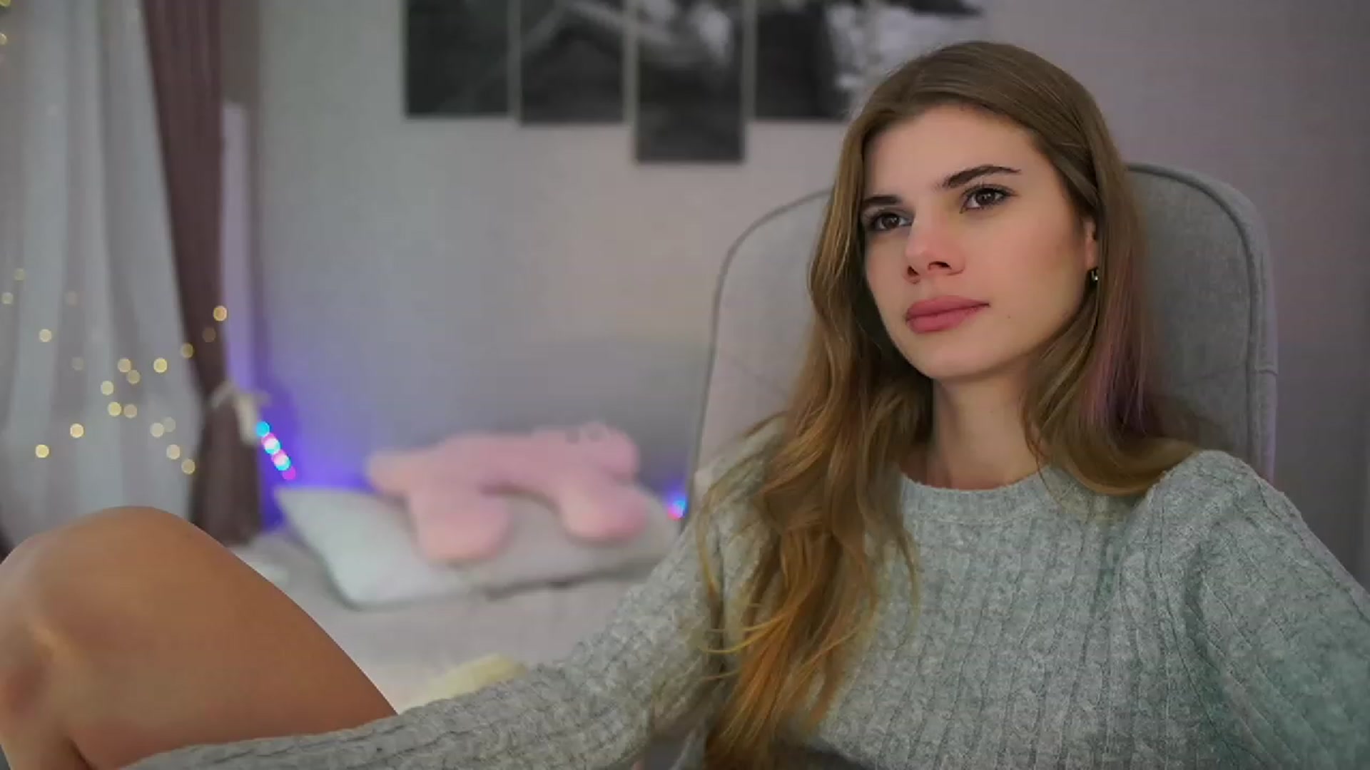 Gallery image thumbnail from RileyReid_18's myfreecams stream on, 11/17/2023, 19:02 image 12 of 20