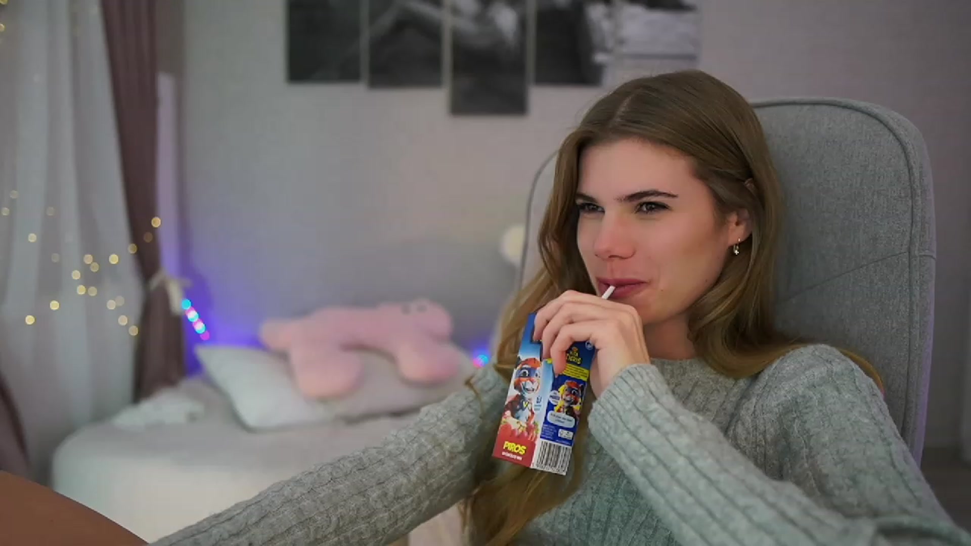 Gallery image thumbnail from RileyReid_18's myfreecams stream on, 11/17/2023, 19:02 image 11 of 20