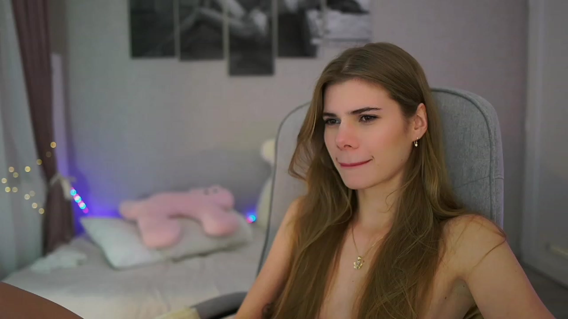 Gallery image thumbnail from RileyReid_18's myfreecams stream on, 11/17/2023, 19:02 image 18 of 20