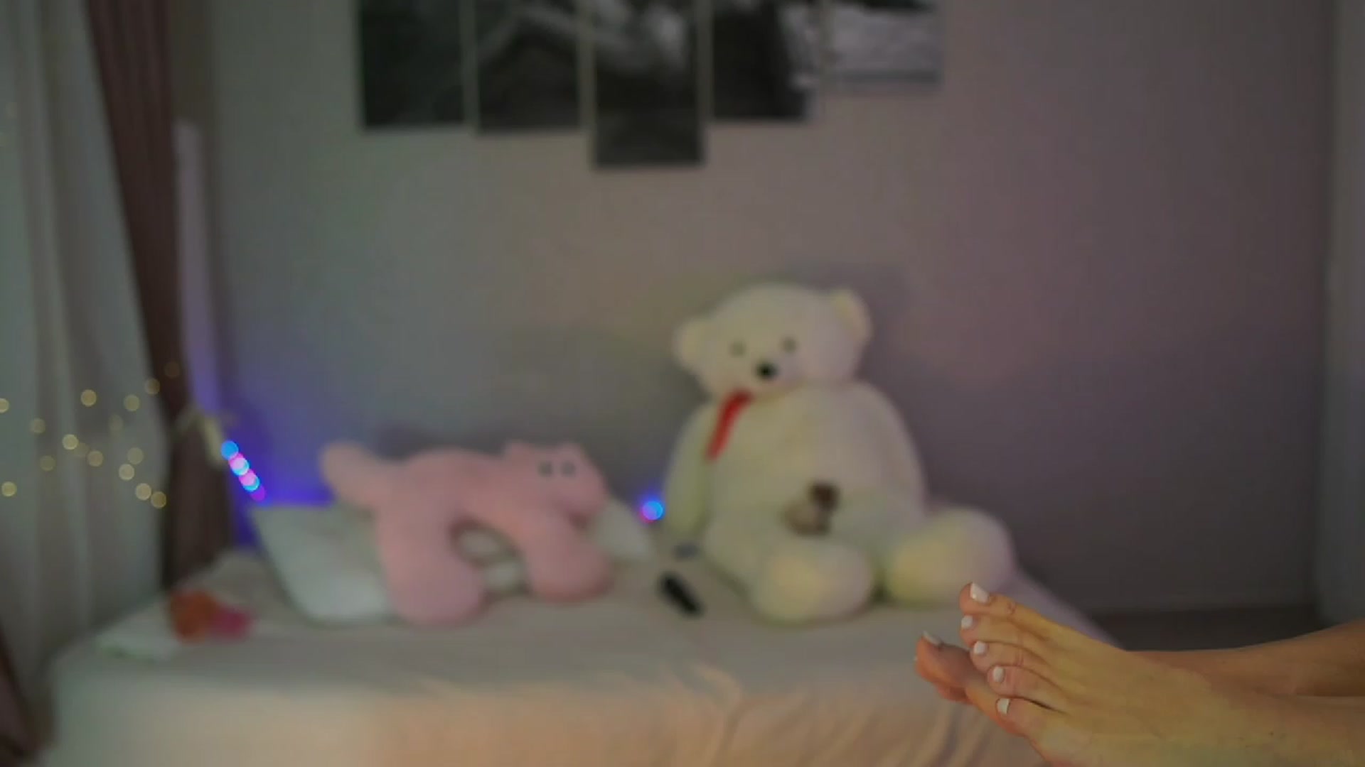 Gallery image thumbnail from RileyReid_18's myfreecams stream on, 11/20/2023, 17:05 image 3 of 20