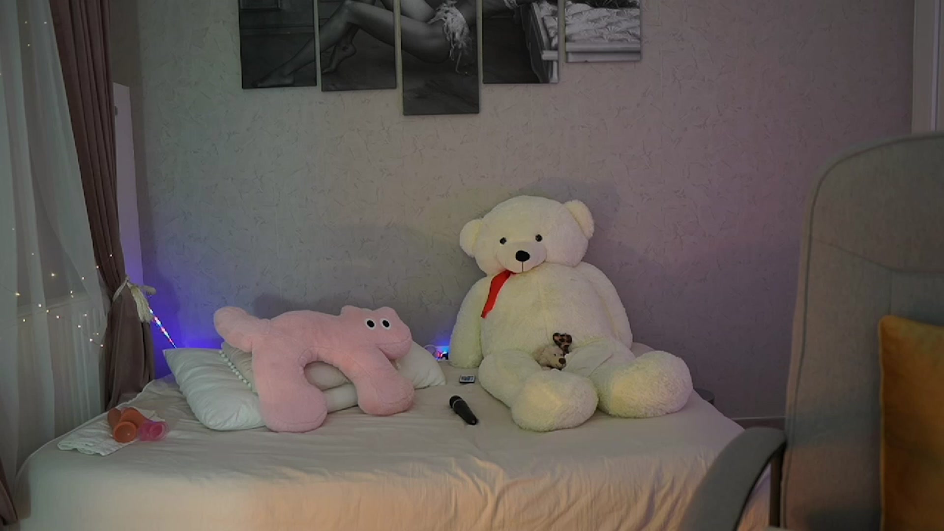Gallery image thumbnail from RileyReid_18's myfreecams stream on, 11/20/2023, 17:05 image 7 of 20