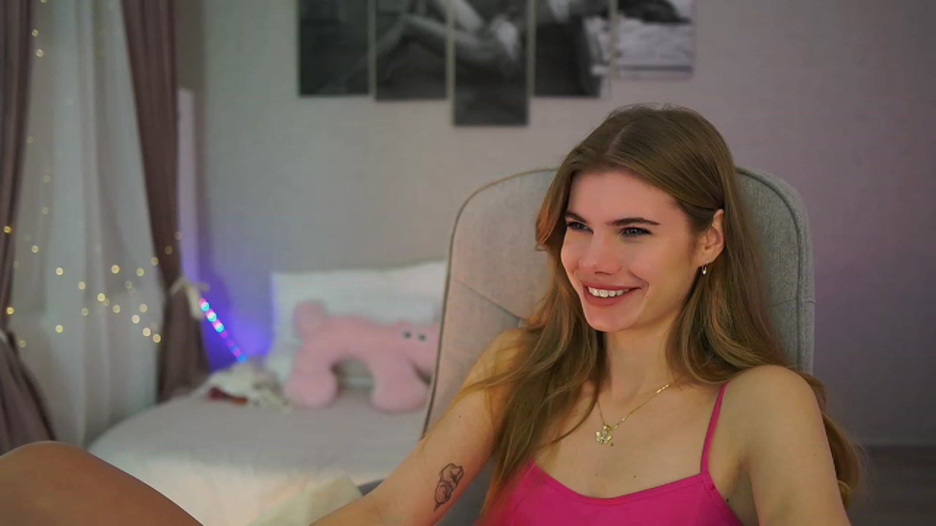 Gallery image thumbnail from RileyReid_18's myfreecams stream on, 11/21/2023, 14:26 image 20 of 20