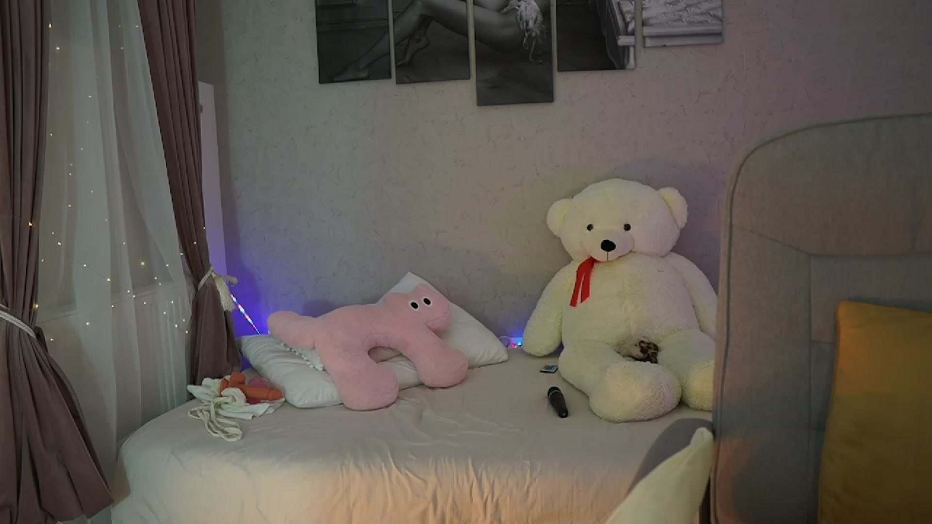 Gallery image thumbnail from RileyReid_18's myfreecams stream on, 11/21/2023, 15:19 image 16 of 20