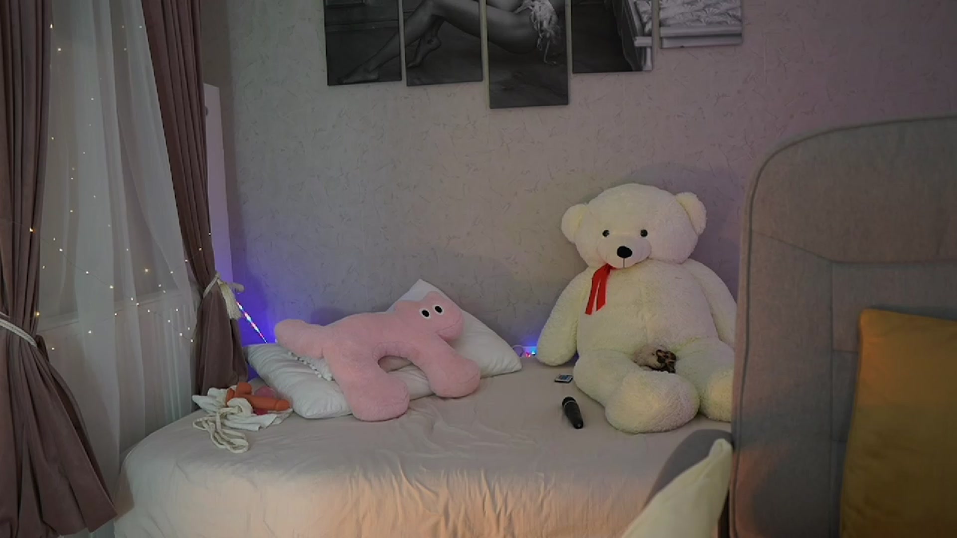 Gallery image thumbnail from RileyReid_18's myfreecams stream on, 11/21/2023, 15:19 image 17 of 20