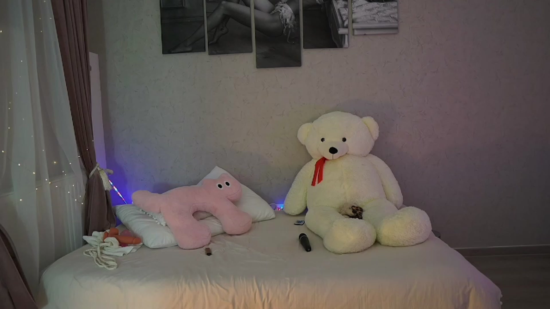 Gallery image thumbnail from RileyReid_18's myfreecams stream on, 11/21/2023, 16:09 image 10 of 20