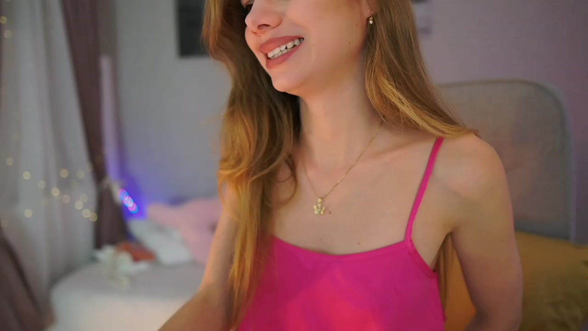 Gallery image thumbnail from RileyReid_18's myfreecams stream on, 11/21/2023, 16:09 image 14 of 20
