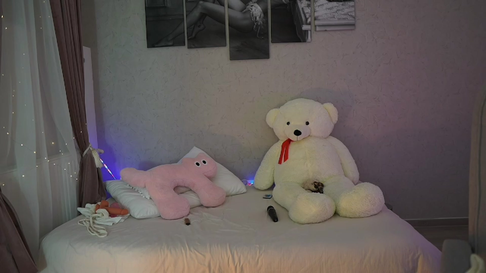 Gallery image thumbnail from RileyReid_18's myfreecams stream on, 11/21/2023, 16:09 image 17 of 20