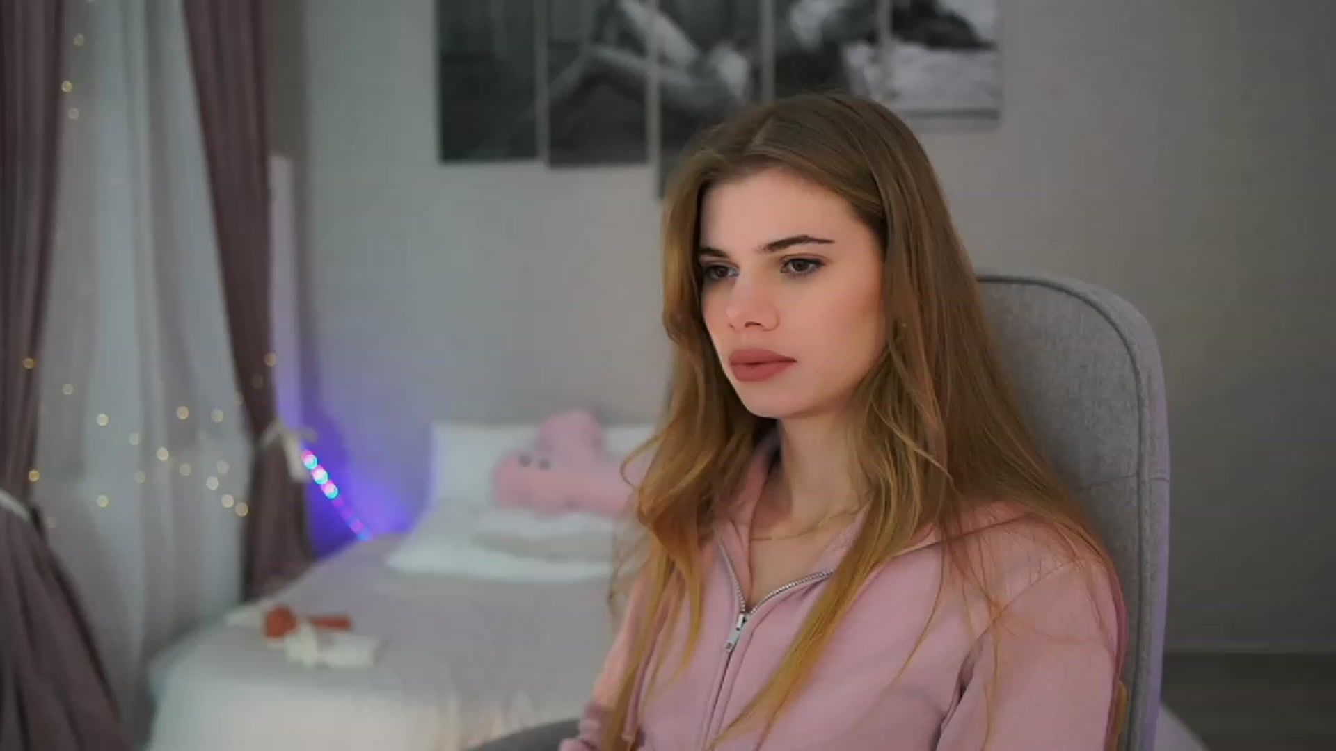 Gallery image thumbnail from RileyReid_18's myfreecams stream on, 11/22/2023, 19:08 image 1 of 20