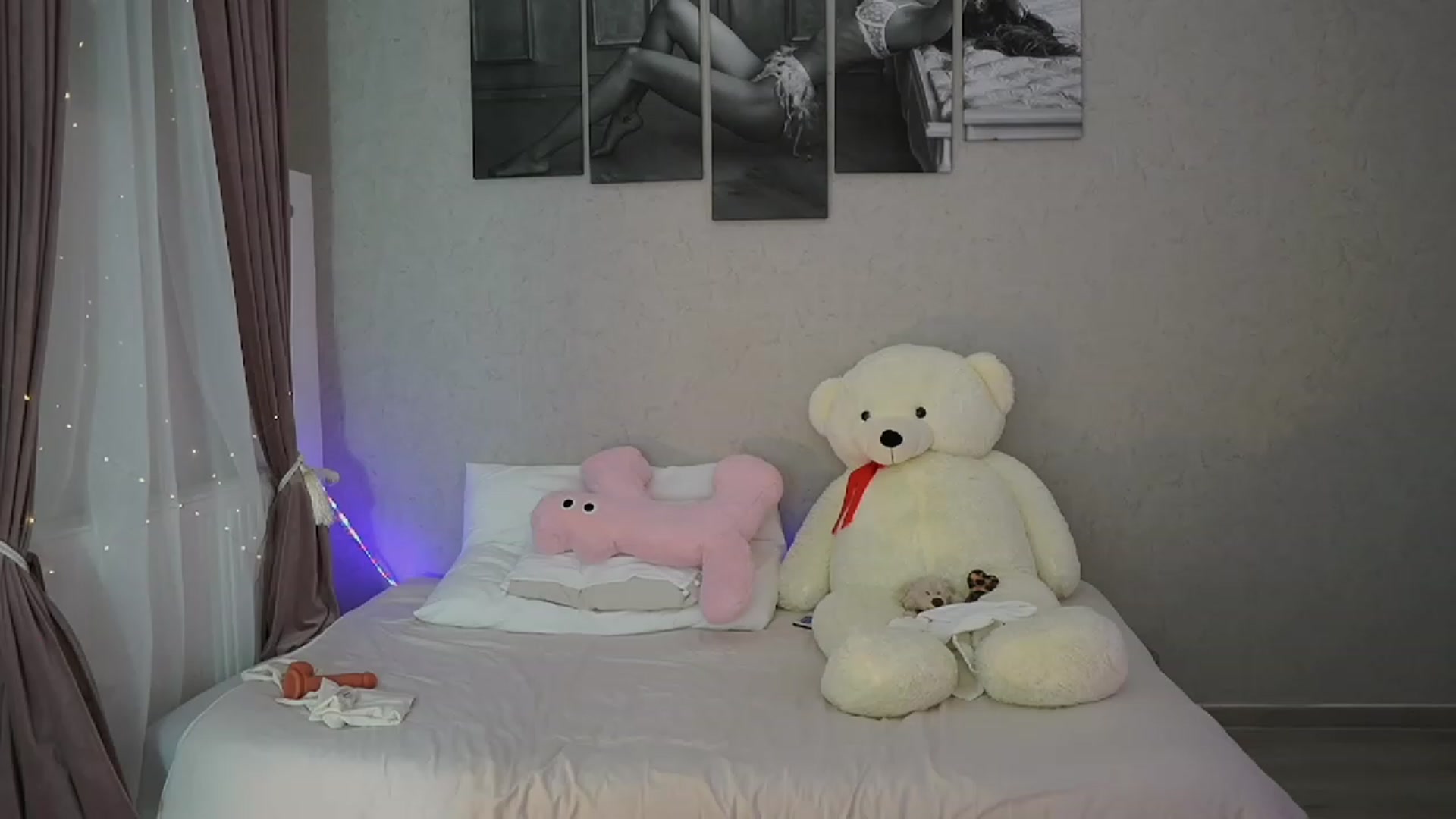 Gallery image thumbnail from RileyReid_18's myfreecams stream on, 11/22/2023, 19:08 image 6 of 20