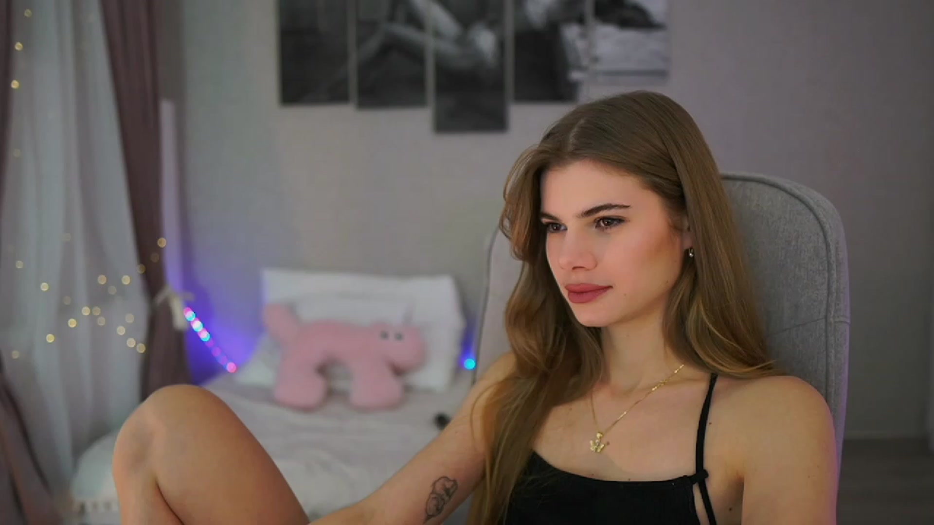 Gallery image thumbnail from RileyReid_18's myfreecams stream on, 11/24/2023, 19:55 image 8 of 20
