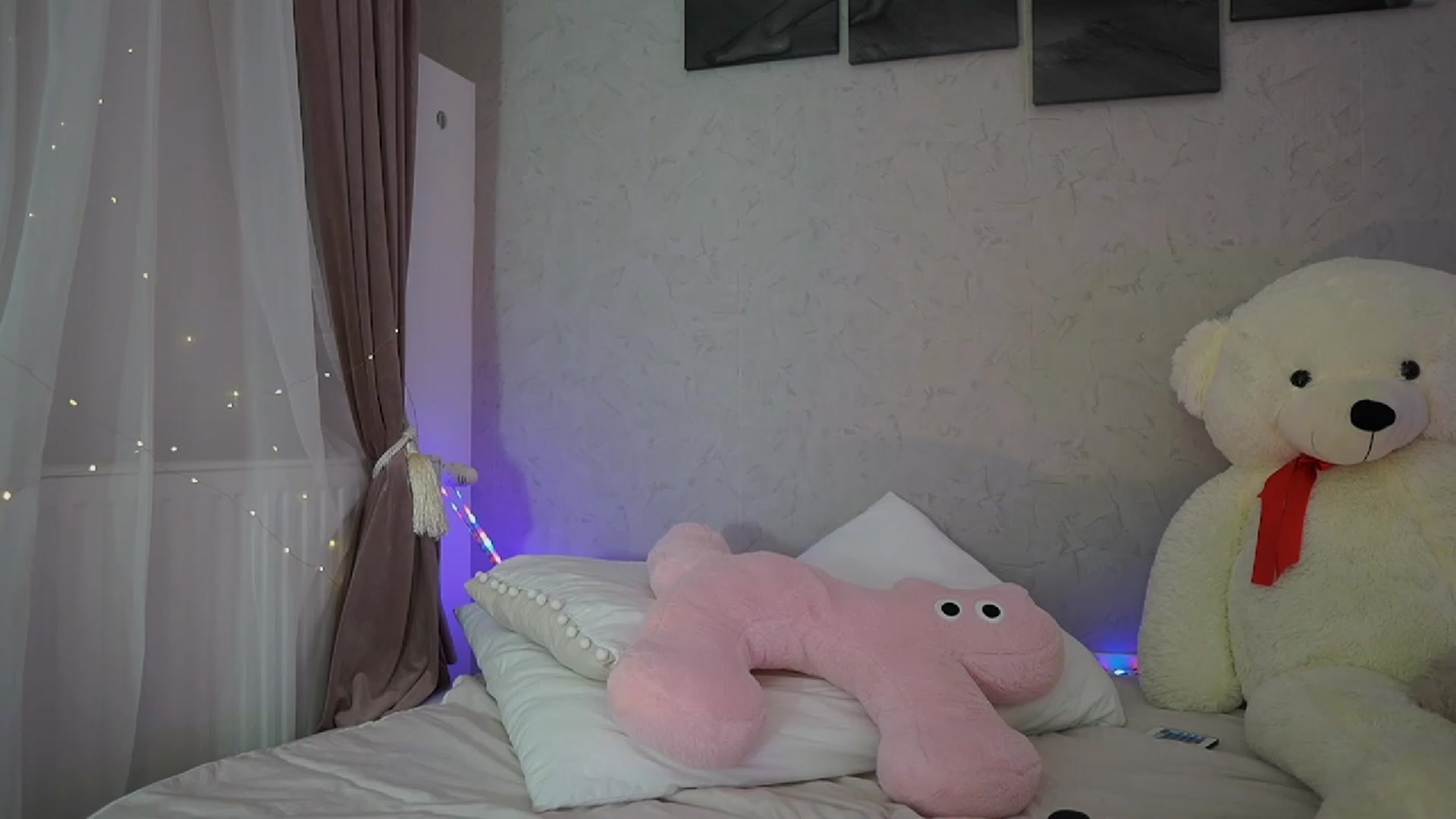 Gallery image thumbnail from RileyReid_18's myfreecams stream on, 11/24/2023, 19:55 image 15 of 20