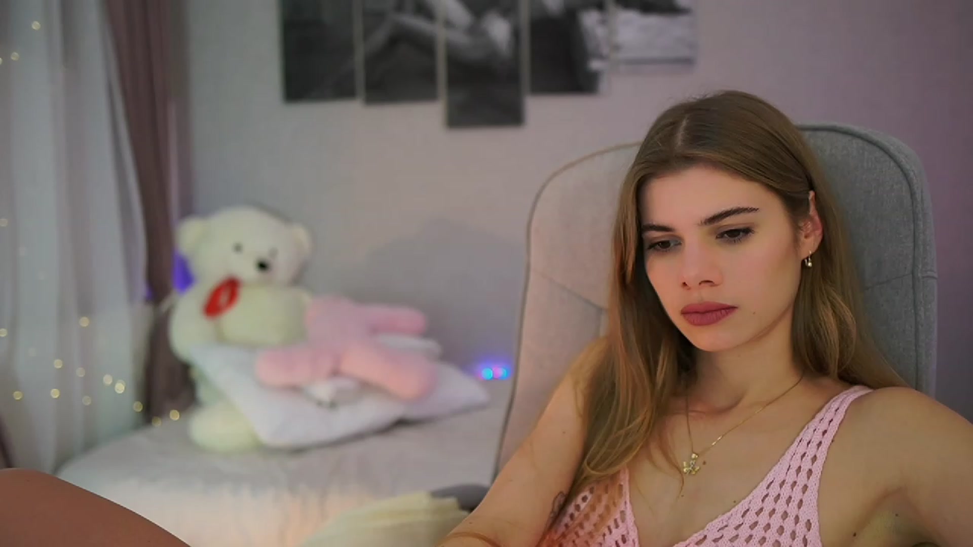 Gallery image thumbnail from RileyReid_18's myfreecams stream on, 11/28/2023, 23:56 image 4 of 20