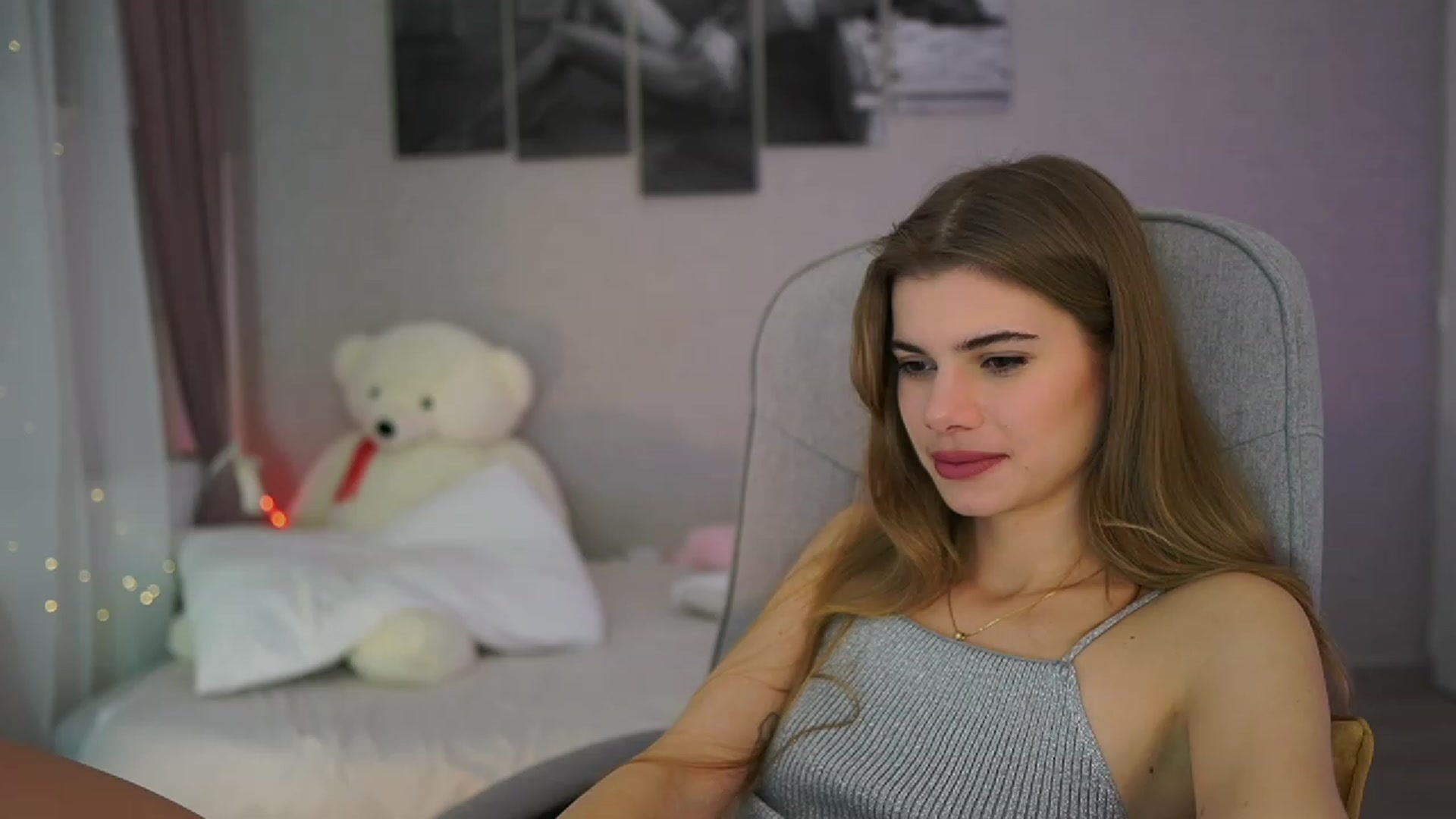 Gallery image thumbnail from RileyReid_18's myfreecams stream on, 11/29/2023, 15:52 image 14 of 20