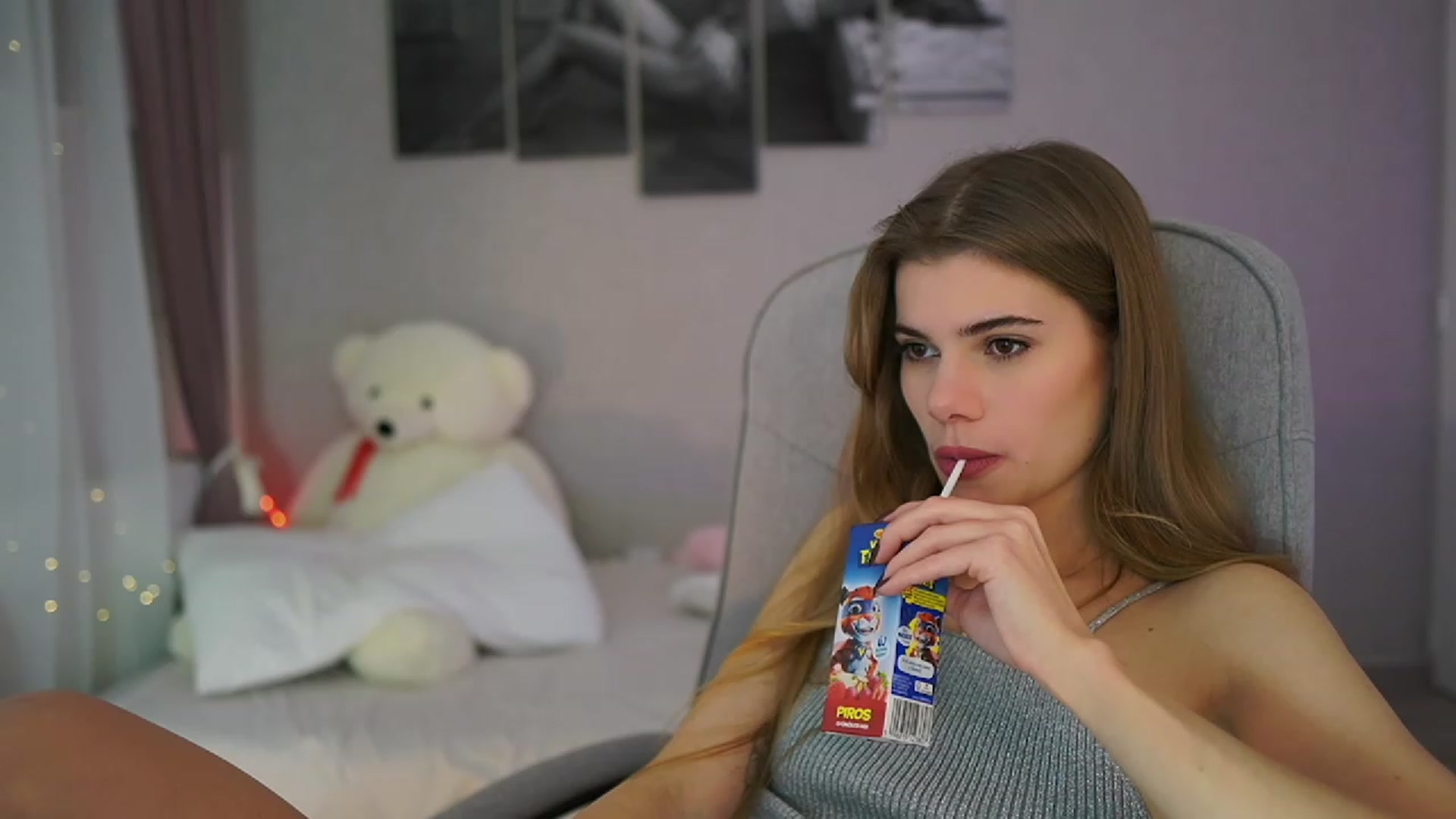 Gallery image thumbnail from RileyReid_18's myfreecams stream on, 11/29/2023, 15:52 image 13 of 20