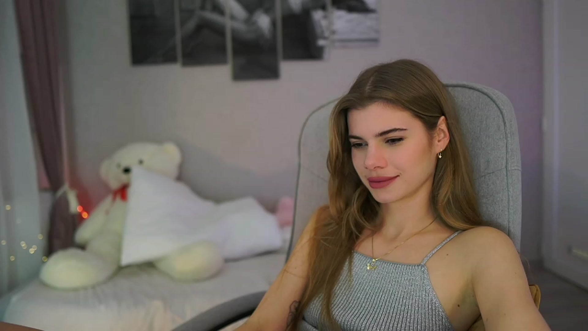 Gallery image thumbnail from RileyReid_18's myfreecams stream on, 11/29/2023, 17:17 image 20 of 20