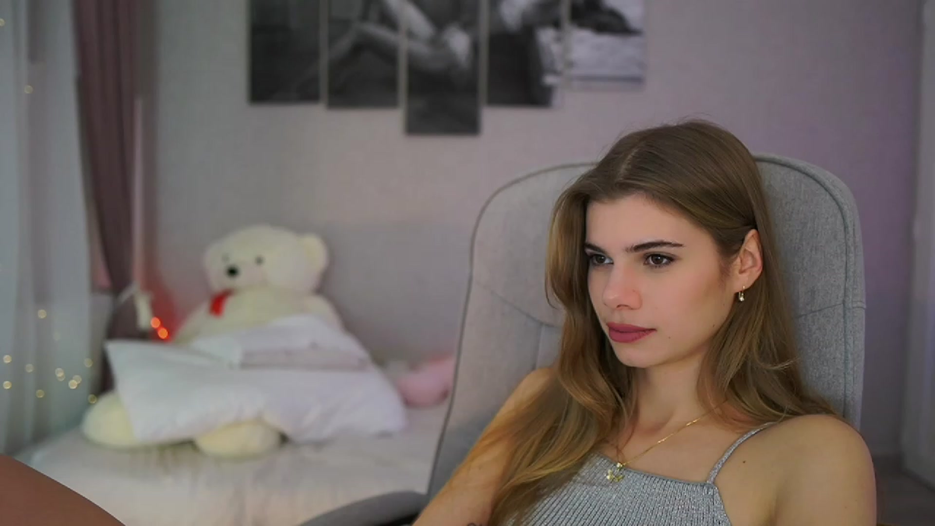 Gallery image thumbnail from RileyReid_18's myfreecams stream on, 11/29/2023, 19:01 image 14 of 20
