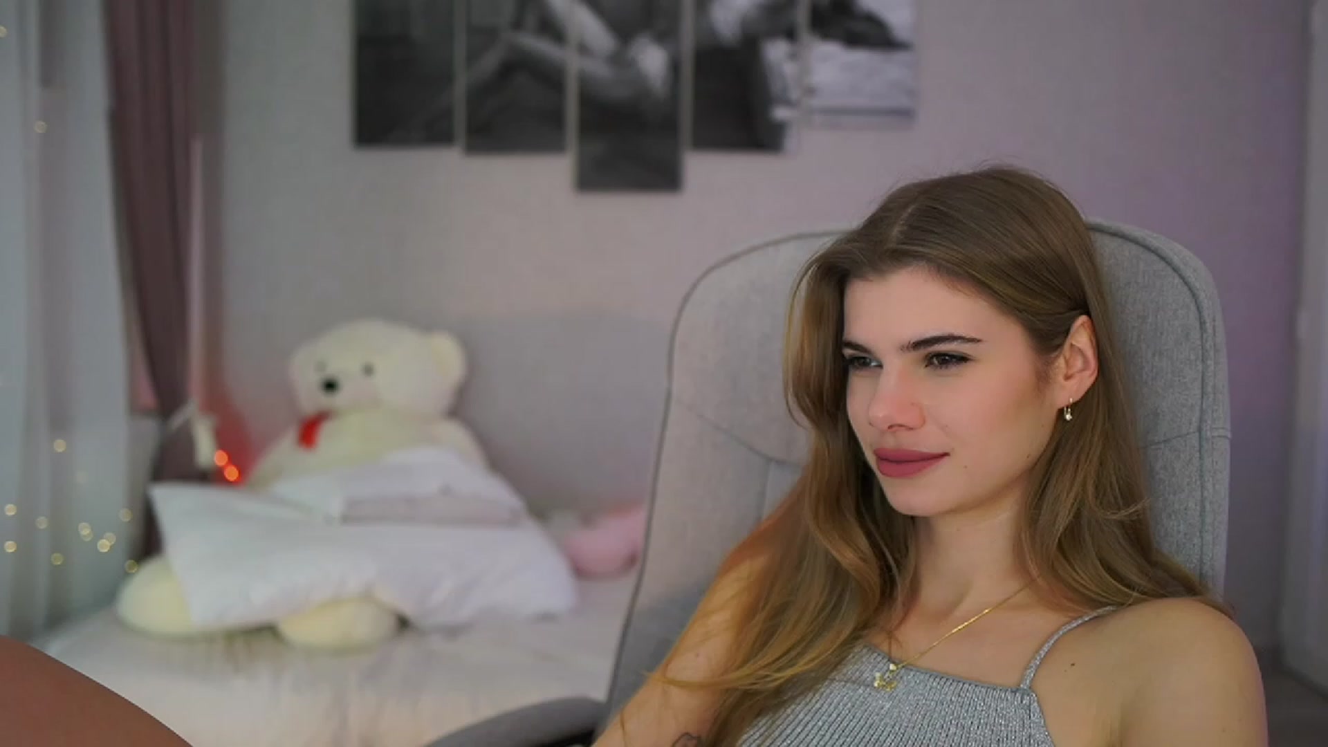 Gallery image thumbnail from RileyReid_18's myfreecams stream on, 11/29/2023, 19:01 image 11 of 20