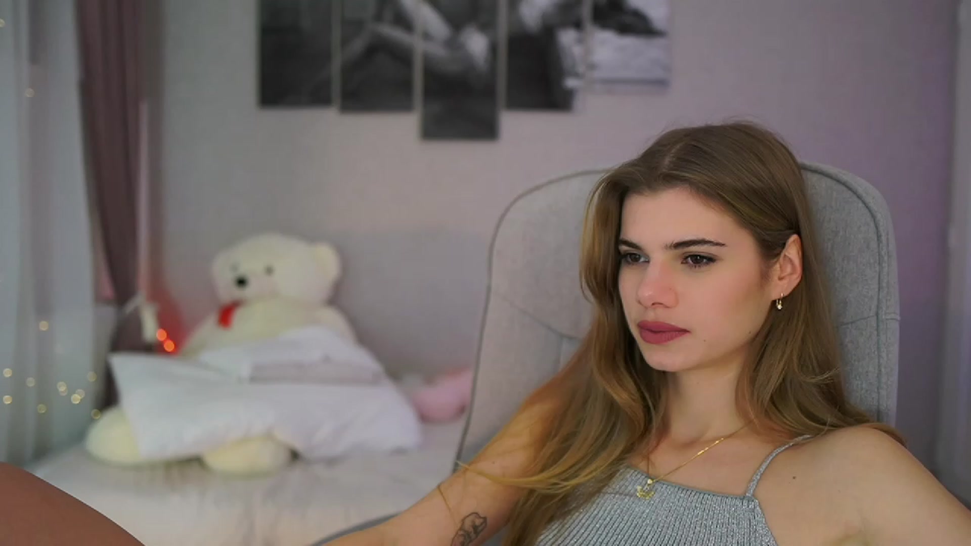 Gallery image thumbnail from RileyReid_18's myfreecams stream on, 11/29/2023, 19:01 image 10 of 20