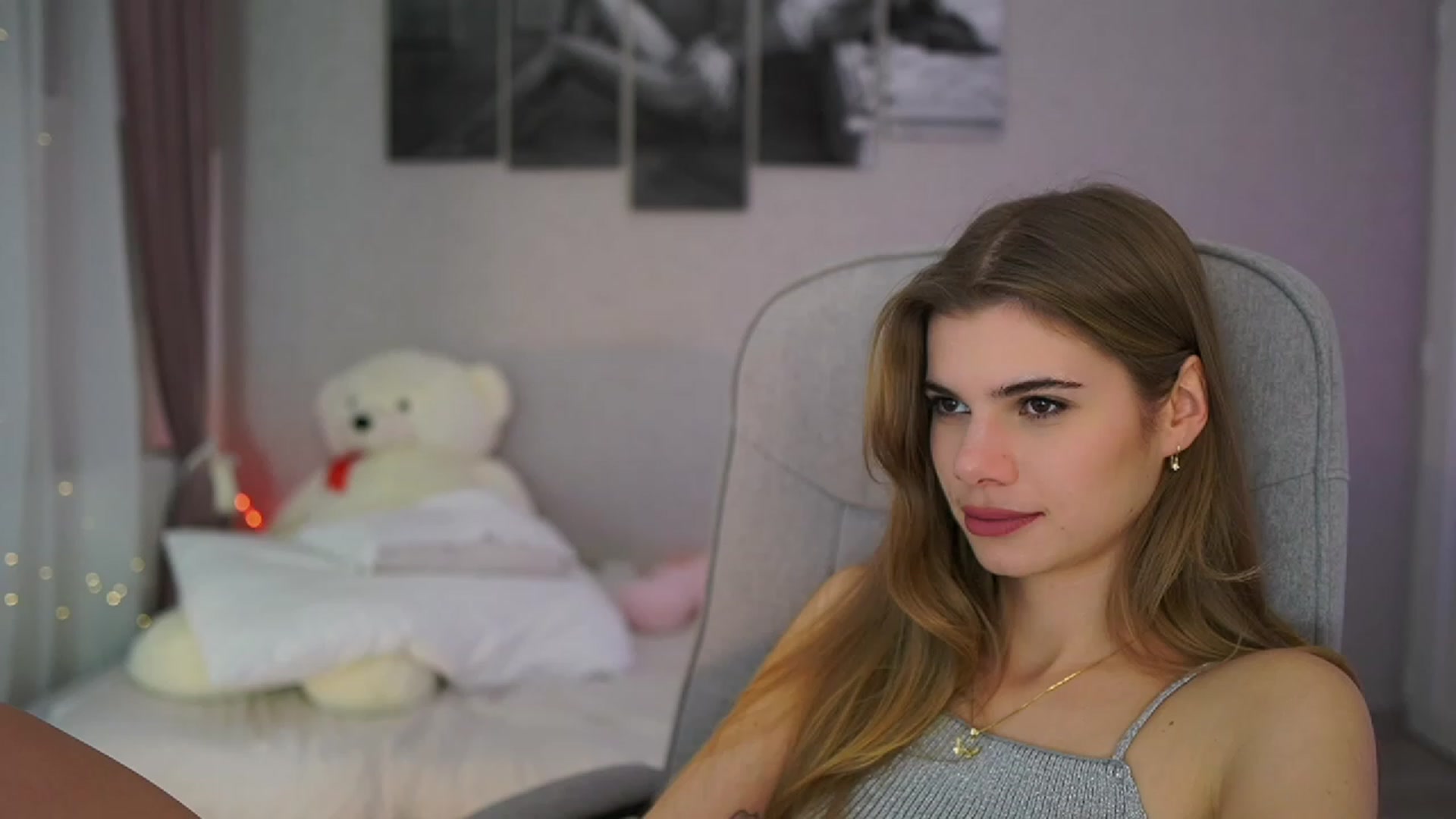 Gallery image thumbnail from RileyReid_18's myfreecams stream on, 11/29/2023, 19:01 image 13 of 20
