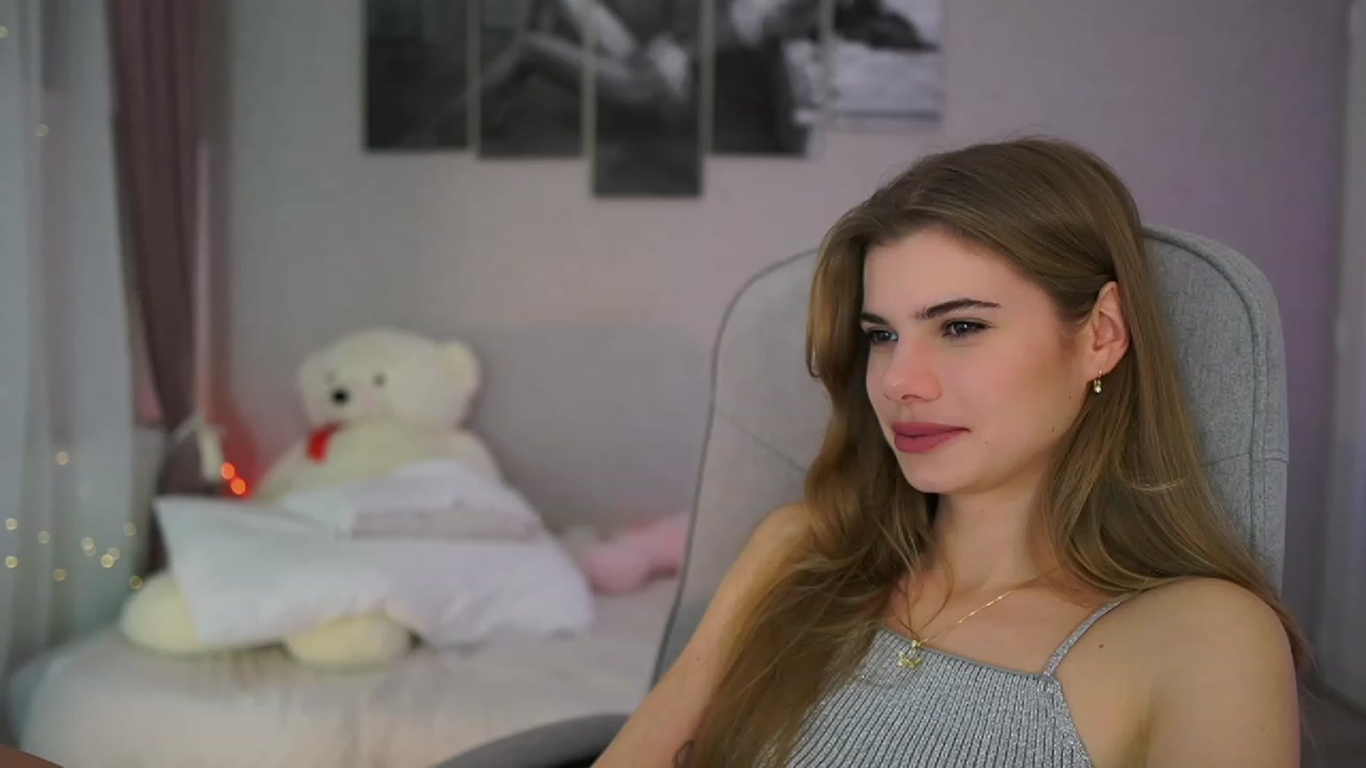 Gallery image thumbnail from RileyReid_18's myfreecams stream on, 11/29/2023, 19:01 image 16 of 20