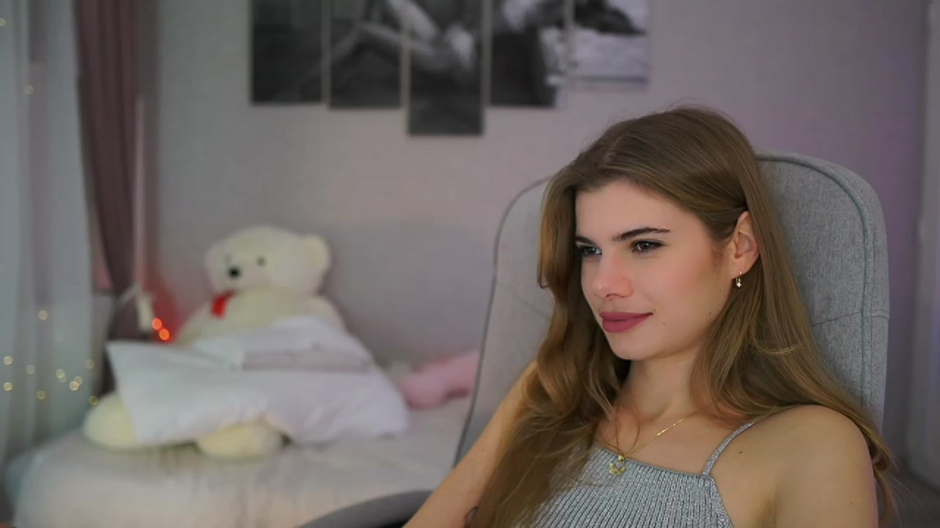 Gallery image thumbnail from RileyReid_18's myfreecams stream on, 11/29/2023, 19:01 image 18 of 20