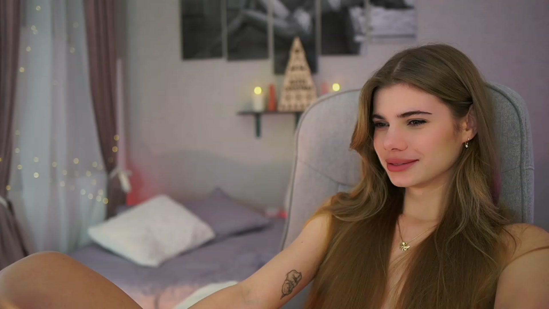 Gallery image thumbnail from RileyReid_18's myfreecams stream on, 11/30/2023, 17:11 image 9 of 20