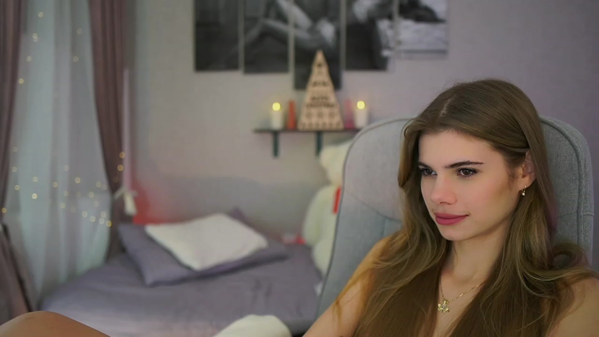 Gallery image thumbnail from RileyReid_18's myfreecams stream on, 11/30/2023, 19:05 image 6 of 20