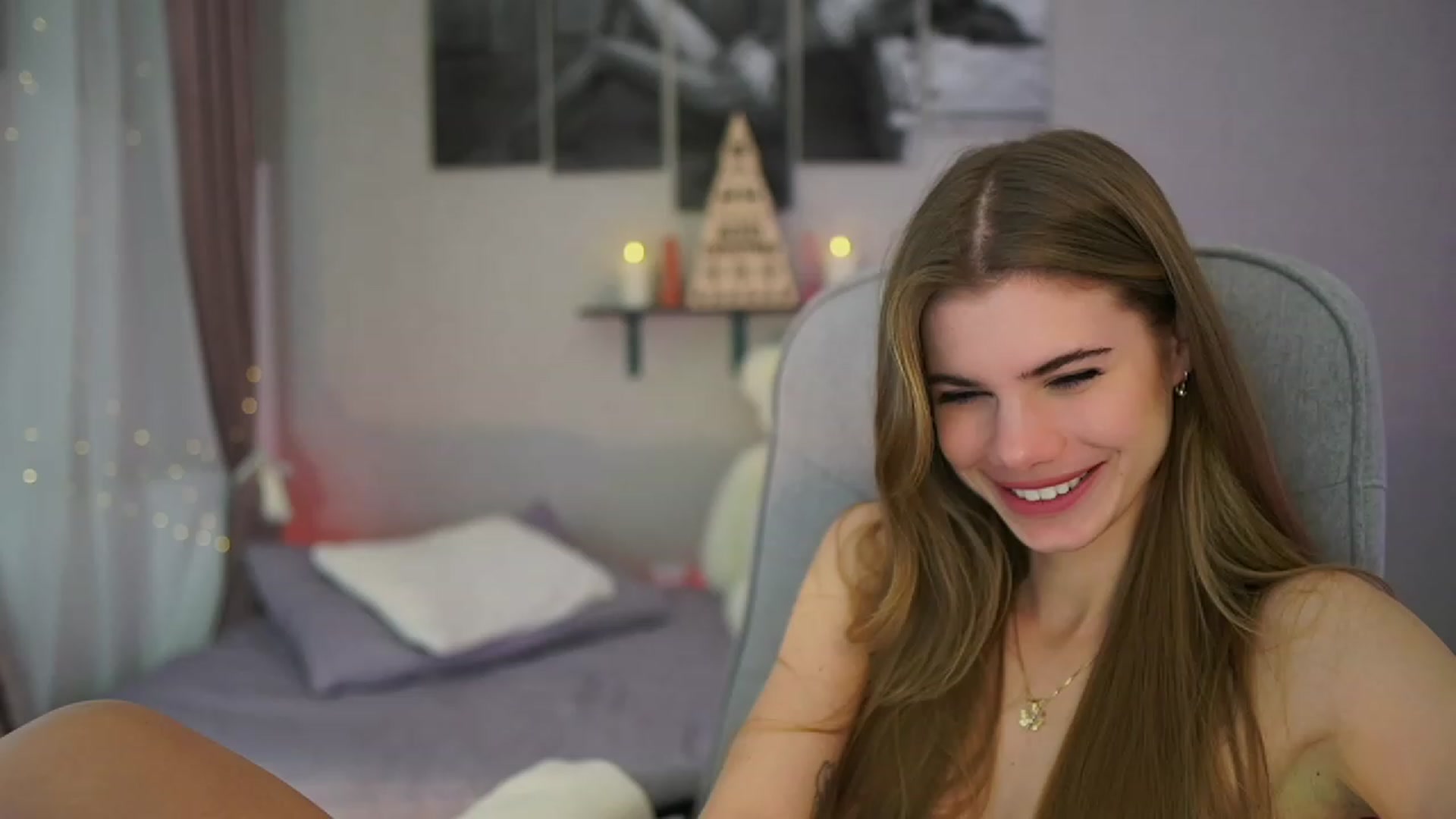 Gallery image thumbnail from RileyReid_18's myfreecams stream on, 11/30/2023, 19:05 image 17 of 20