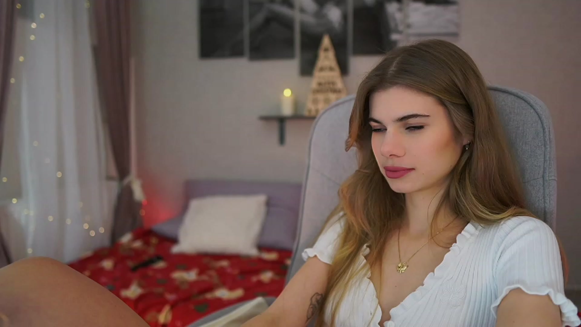 Gallery image thumbnail from RileyReid_18's myfreecams stream on, 12/05/2023, 13:33 image 14 of 20