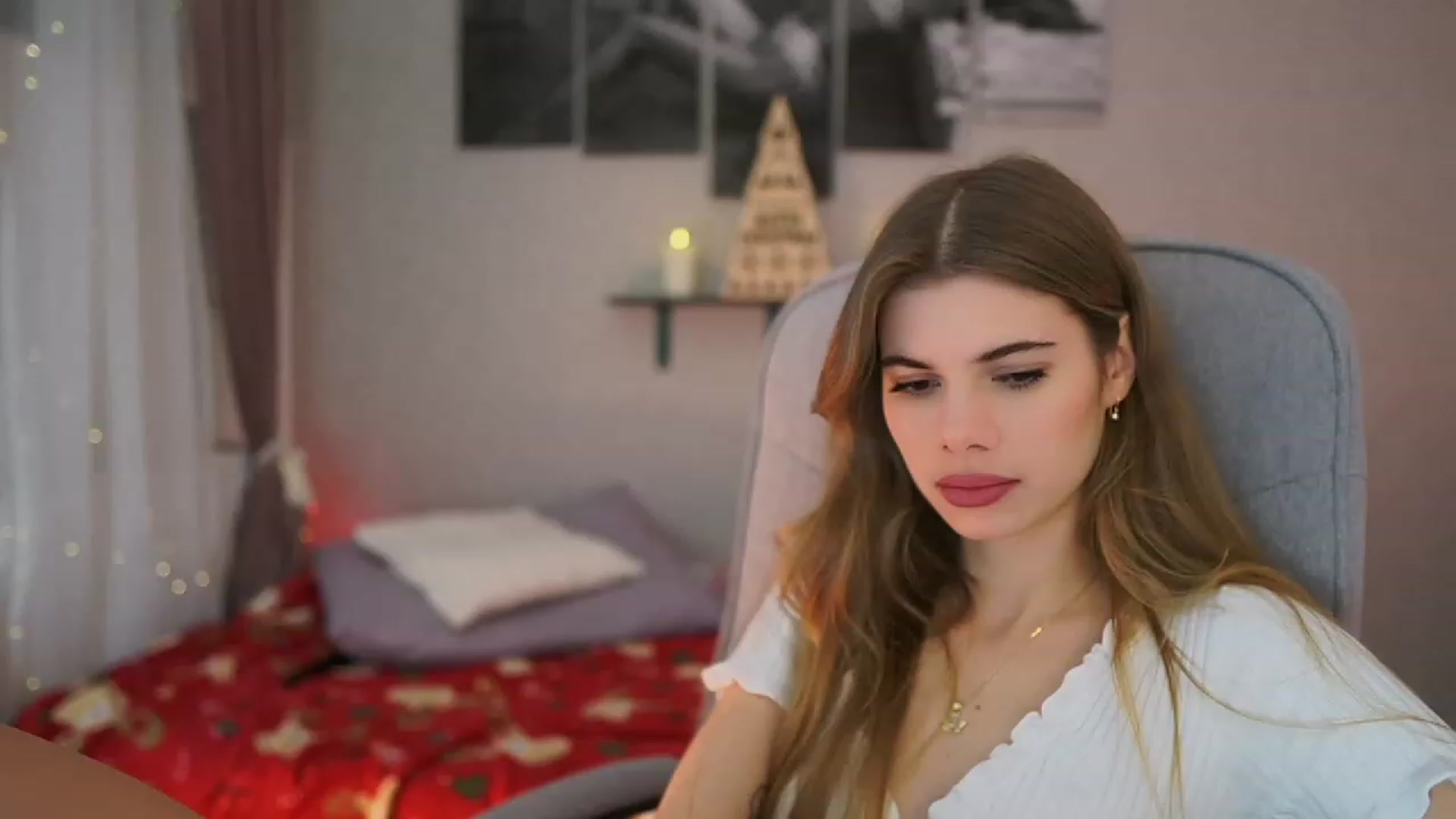 Gallery image thumbnail from RileyReid_18's myfreecams stream on, 12/05/2023, 14:11 image 14 of 20