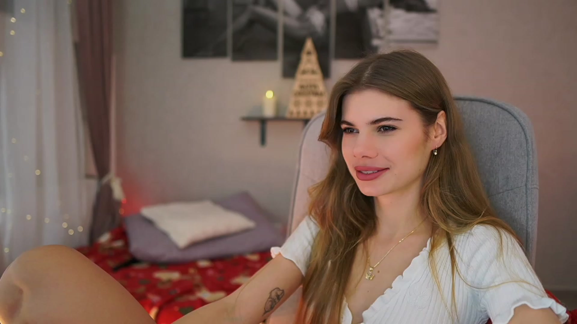 Gallery image thumbnail from RileyReid_18's myfreecams stream on, 12/05/2023, 14:11 image 13 of 20