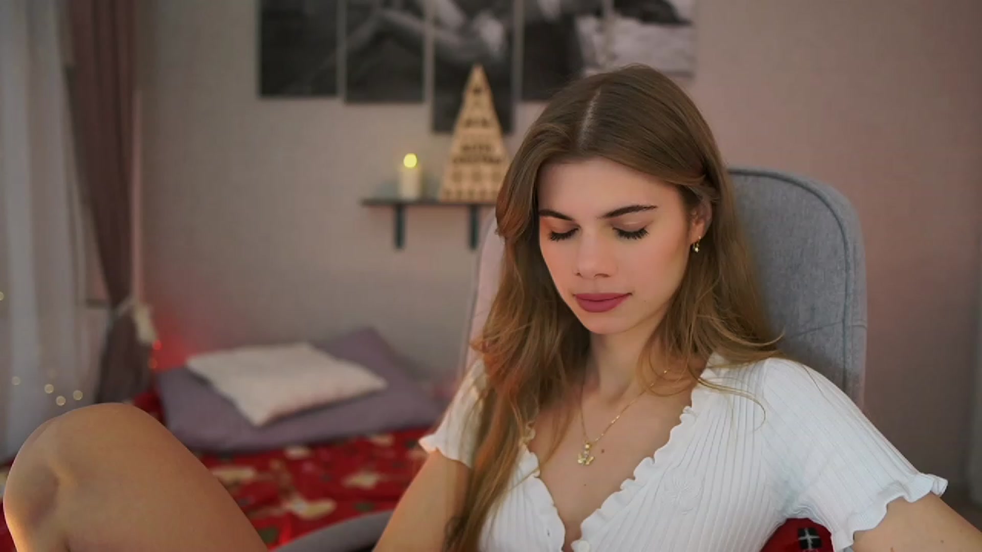 Gallery image thumbnail from RileyReid_18's myfreecams stream on, 12/05/2023, 14:55 image 5 of 20
