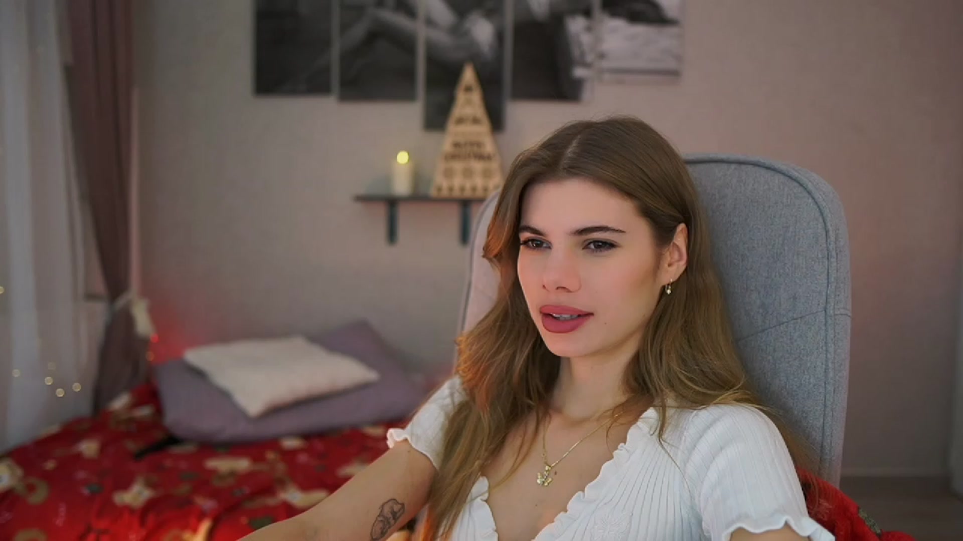 Gallery image thumbnail from RileyReid_18's myfreecams stream on, 12/05/2023, 14:55 image 10 of 20