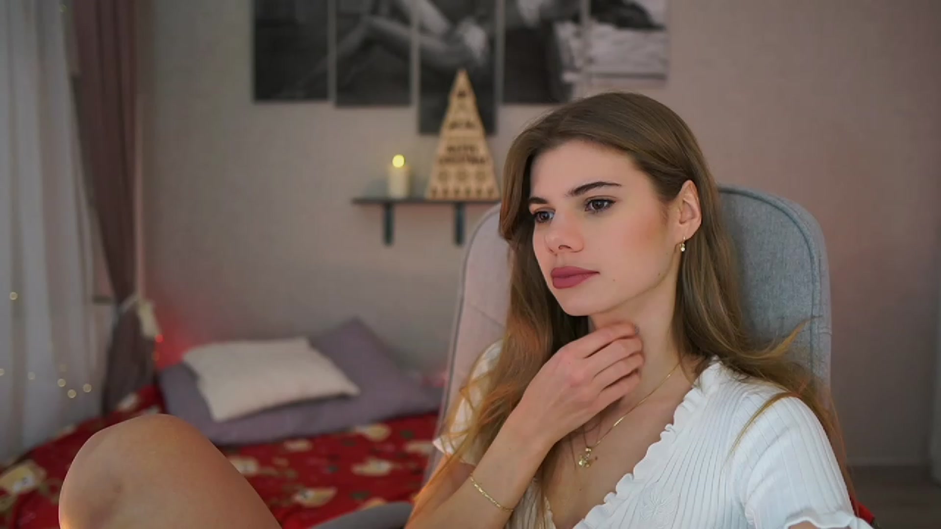 Gallery image thumbnail from RileyReid_18's myfreecams stream on, 12/05/2023, 16:34 image 14 of 20
