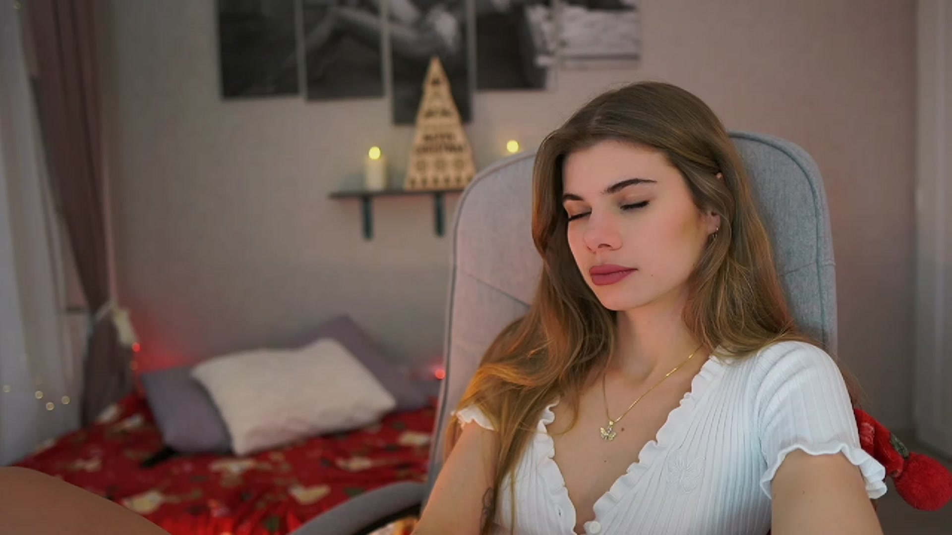 Gallery image thumbnail from RileyReid_18's myfreecams stream on, 12/05/2023, 16:34 image 19 of 20