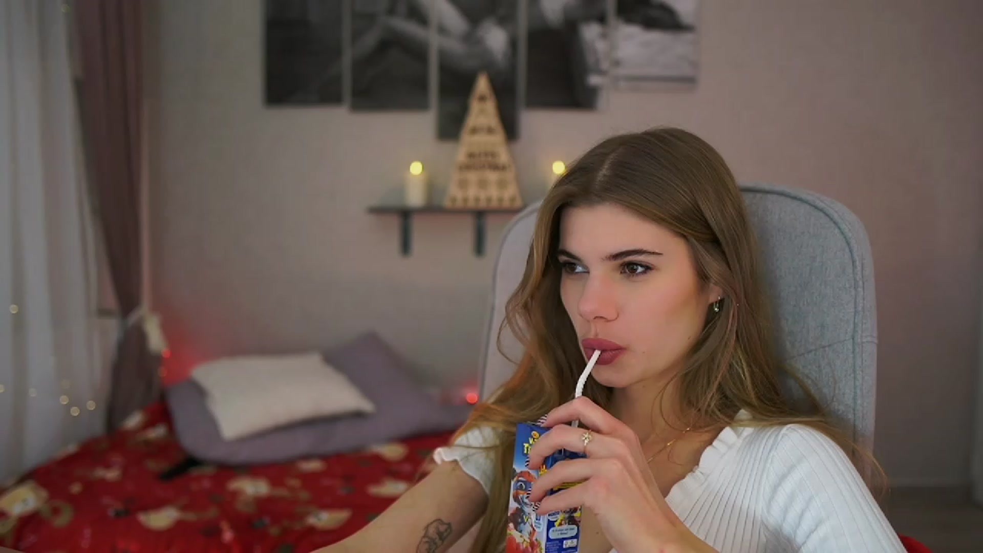 Gallery image thumbnail from RileyReid_18's myfreecams stream on, 12/05/2023, 16:34 image 3 of 20