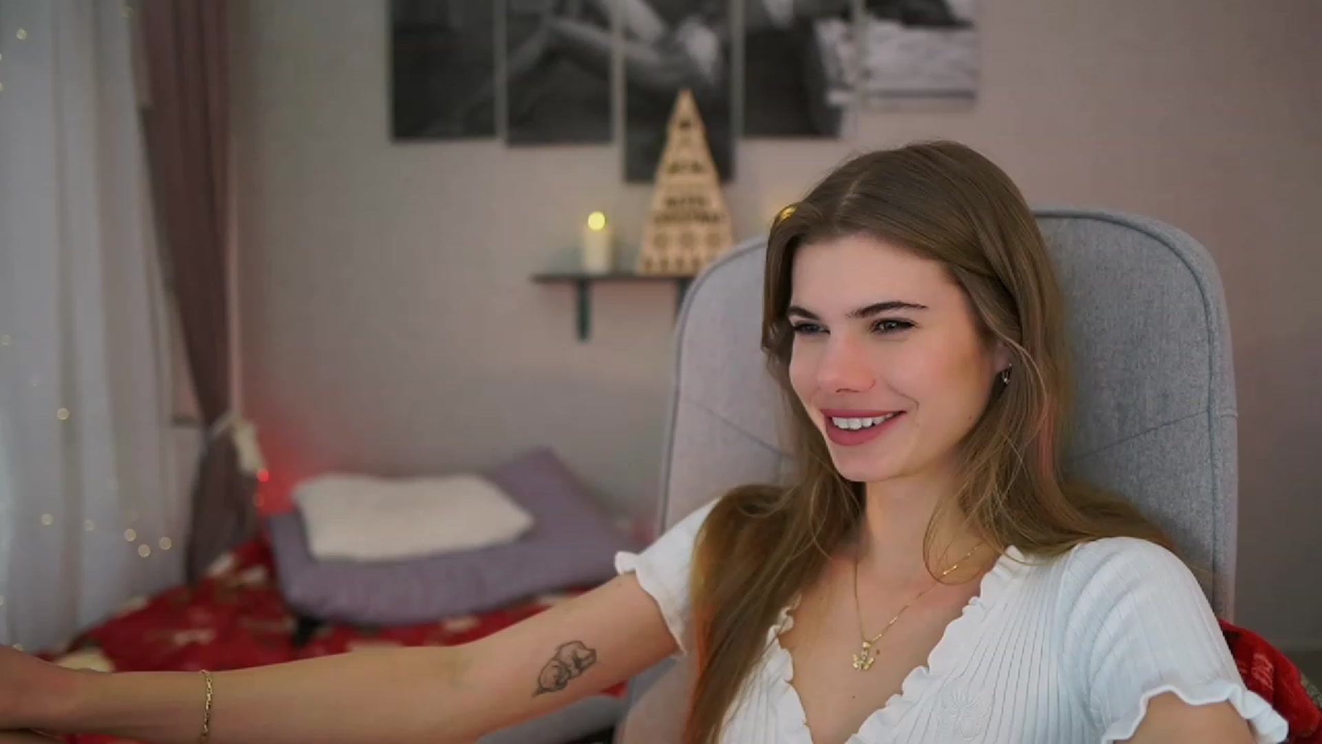 Gallery image thumbnail from RileyReid_18's myfreecams stream on, 12/05/2023, 18:00 image 5 of 20