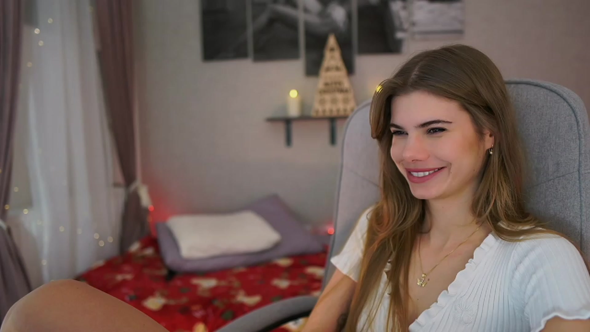 Gallery image thumbnail from RileyReid_18's myfreecams stream on, 12/05/2023, 18:00 image 15 of 20