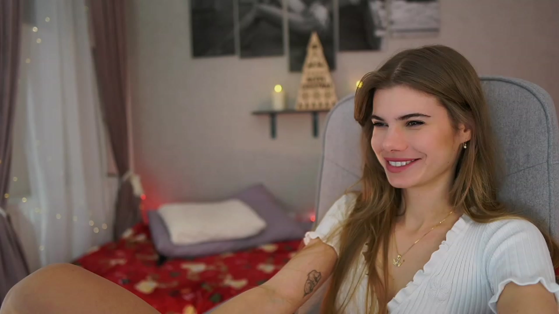 Gallery image thumbnail from RileyReid_18's myfreecams stream on, 12/05/2023, 18:00 image 14 of 20