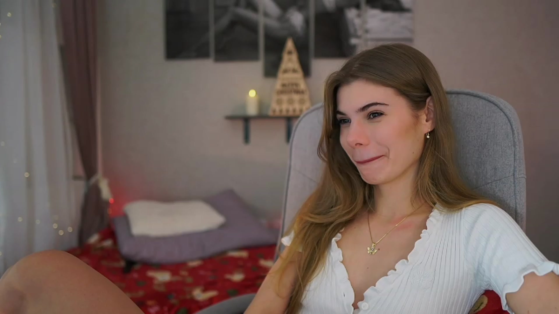 Gallery image thumbnail from RileyReid_18's myfreecams stream on, 12/05/2023, 18:00 image 6 of 20