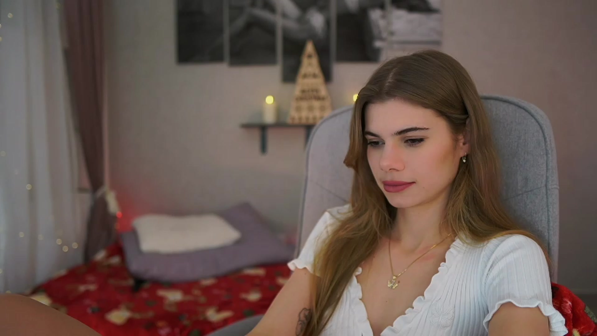 Gallery image thumbnail from RileyReid_18's myfreecams stream on, 12/05/2023, 18:00 image 7 of 20