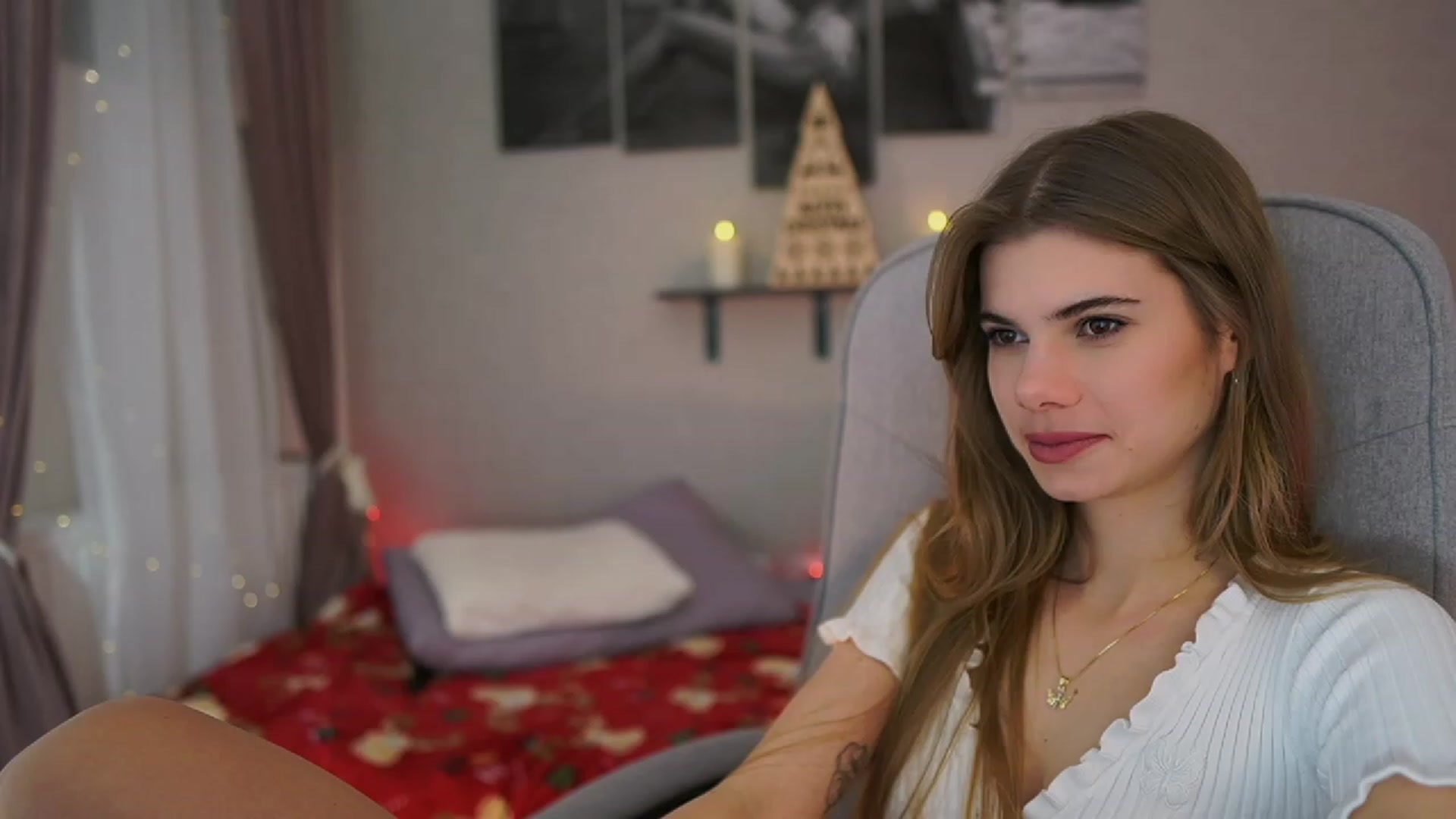 Gallery image thumbnail from RileyReid_18's myfreecams stream on, 12/05/2023, 18:00 image 16 of 20