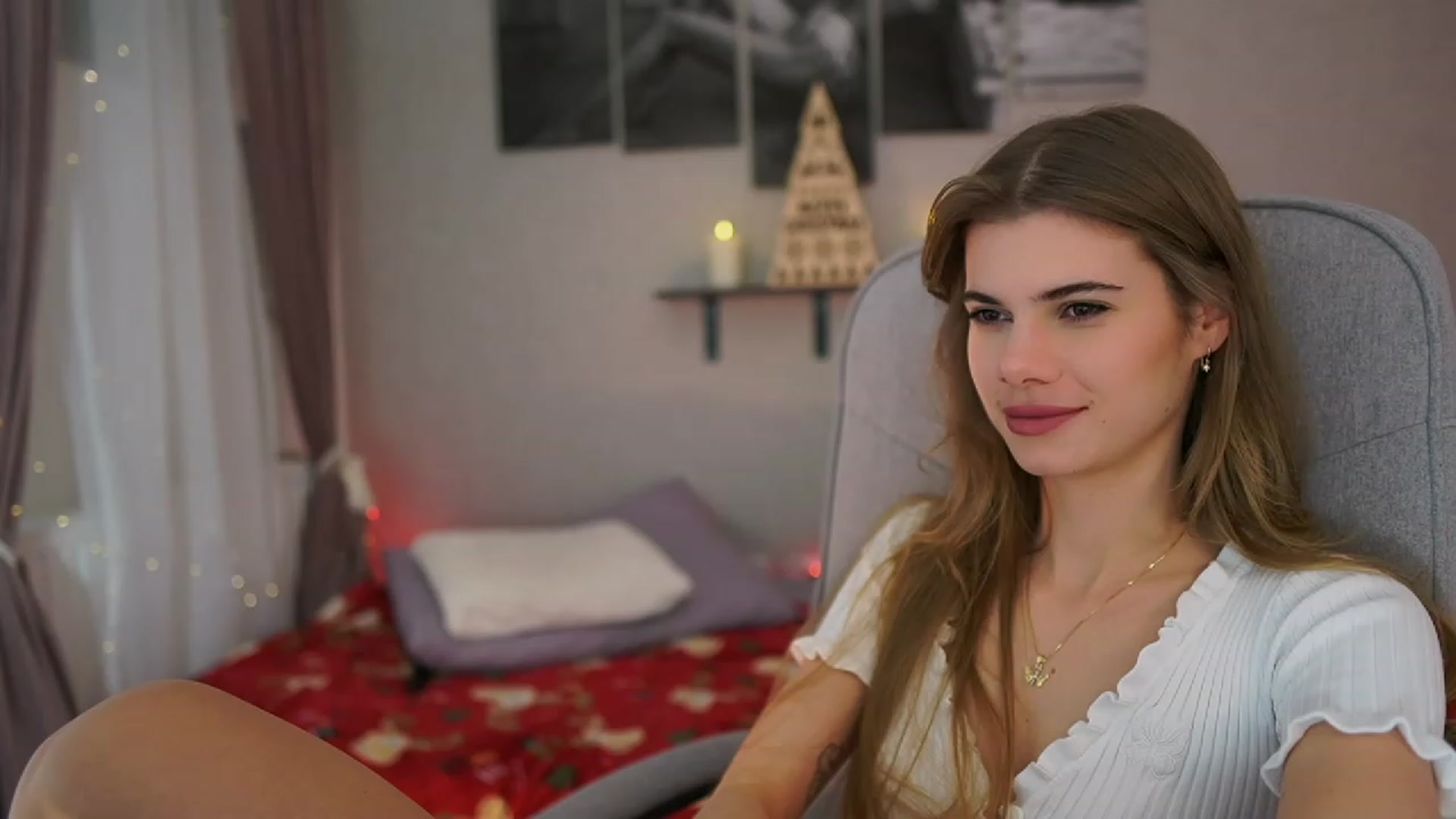 Gallery image thumbnail from RileyReid_18's myfreecams stream on, 12/05/2023, 18:00 image 13 of 20